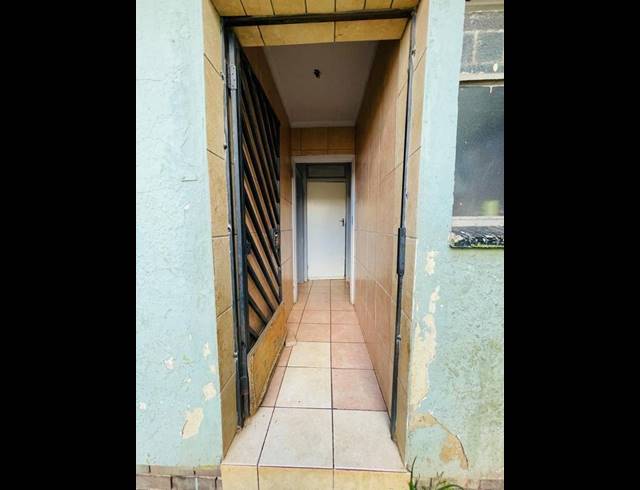 13 BEDROOM HOUSE FOR SALE IN KEMPTON PARK WEST